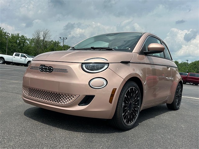 2025 Fiat 500e La Prima photo 3