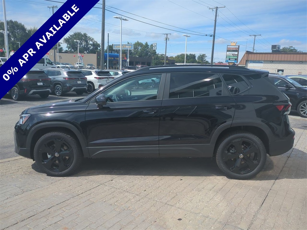 2025 Volkswagen Taos SE photo 3