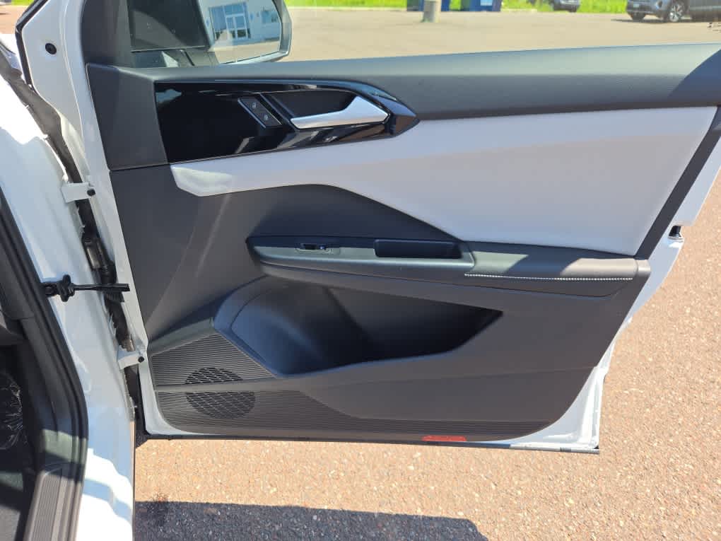 2025 Volkswagen Taos S photo 35