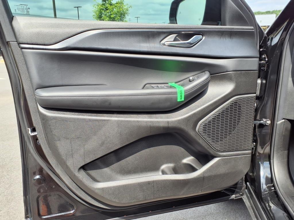 2025 Jeep Grand Cherokee Altitude X photo 2