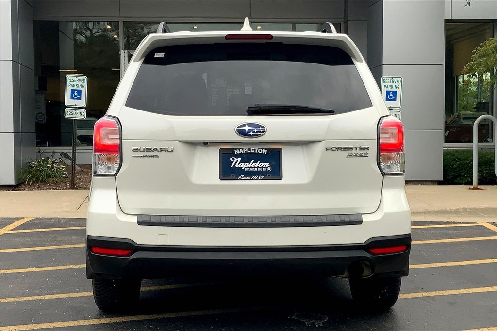 2017 Subaru Forester 2.5i Premium photo 3