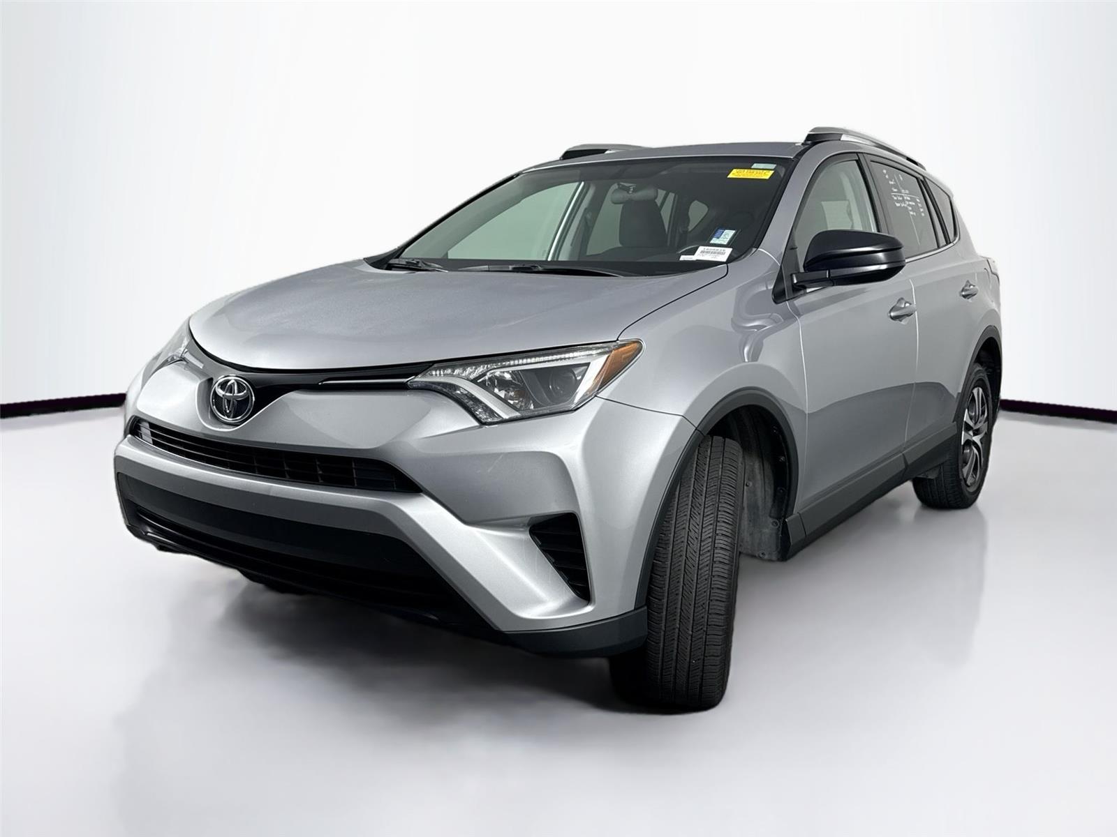 2016 Toyota RAV4 LE photo 2