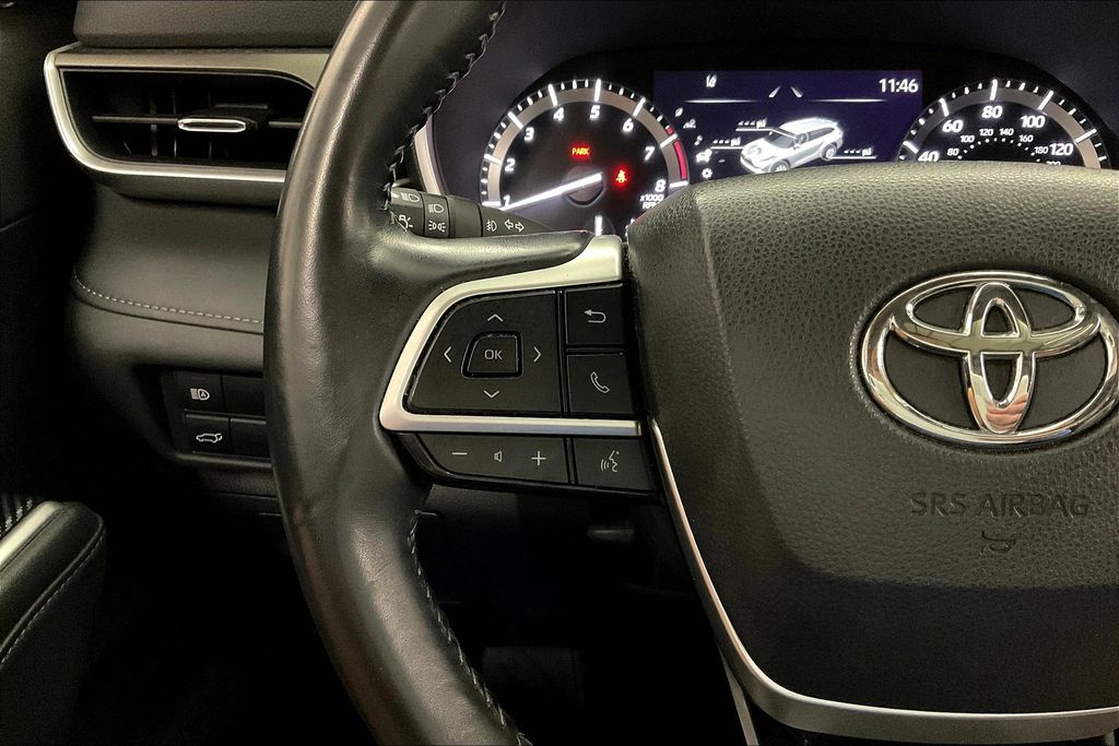 2022 Toyota Highlander XLE photo 17