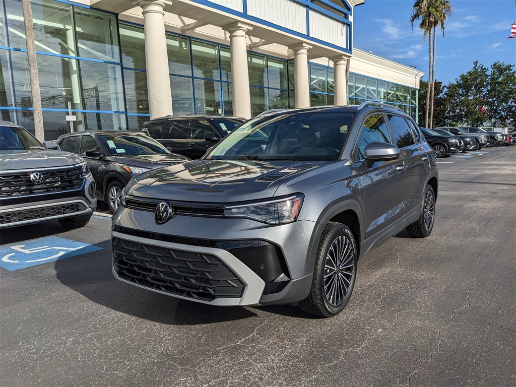 2025 Volkswagen Taos SE photo 3