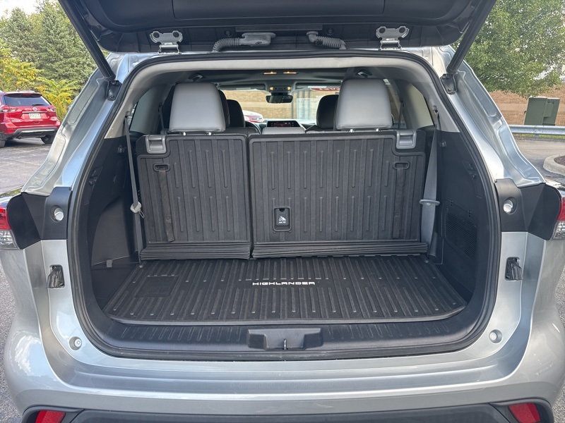 2021 Toyota Highlander XLE photo 41