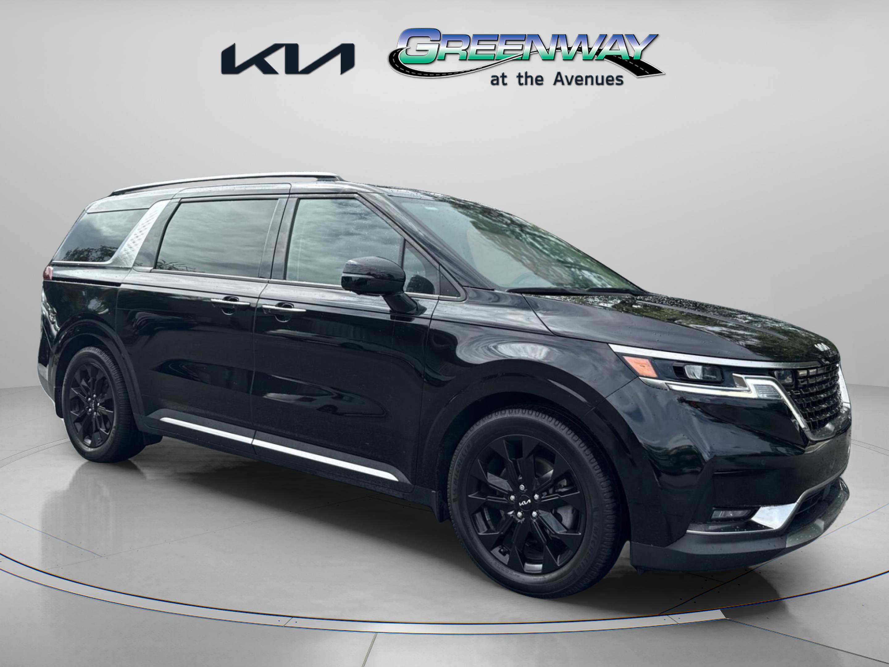 2023 Kia Carnival SX's photo