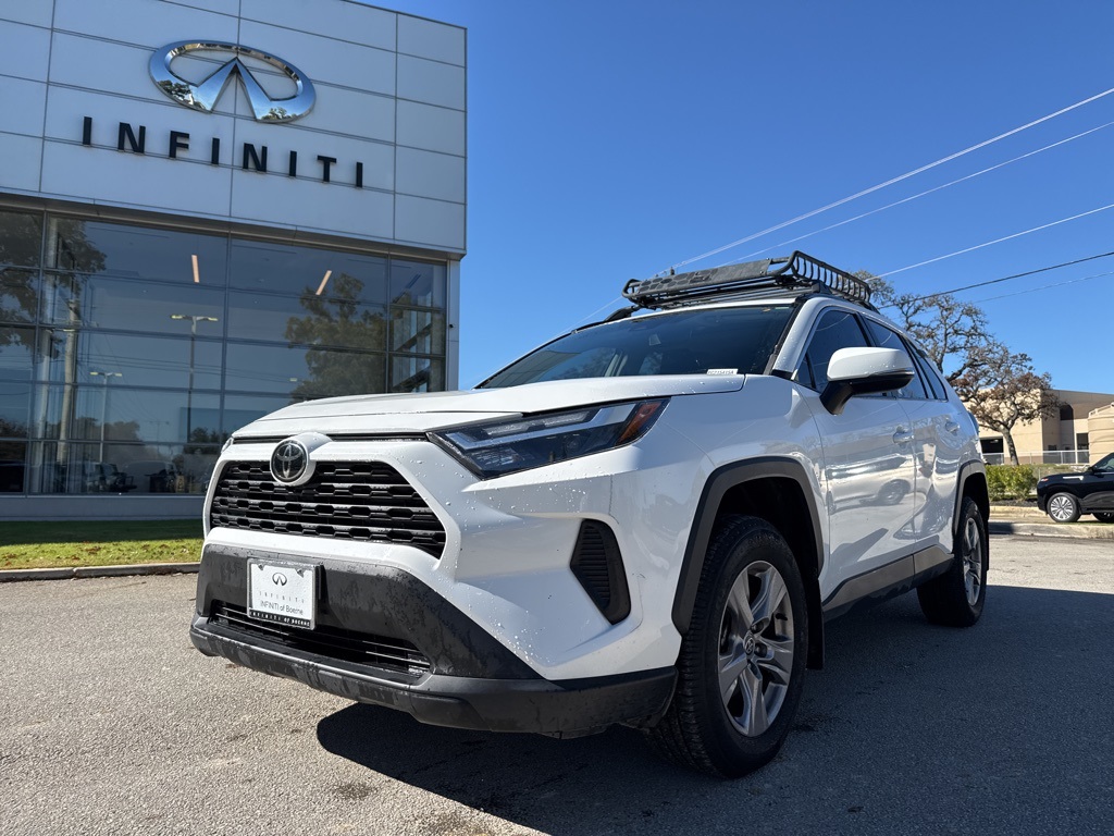 2023 Toyota RAV4 XLE's photo