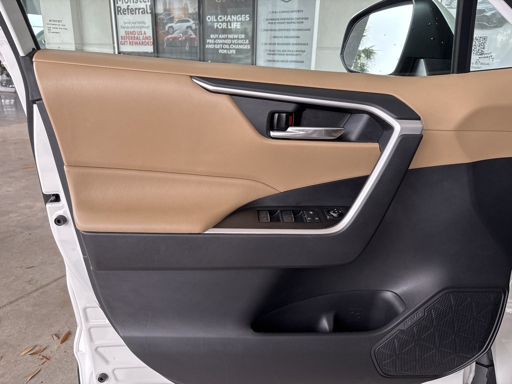 2022 Toyota RAV4 XLE photo 14