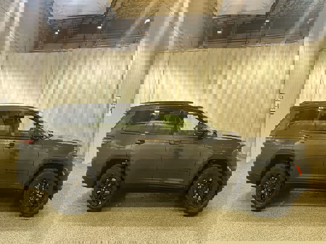 2025 Jeep Grand Cherokee Altitude X photo 2