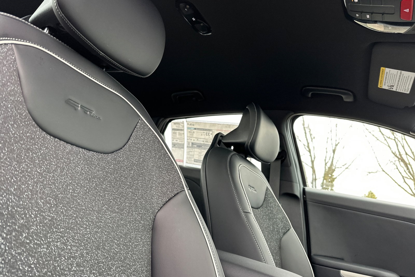 2025 Kia K4 GT-Line photo 11