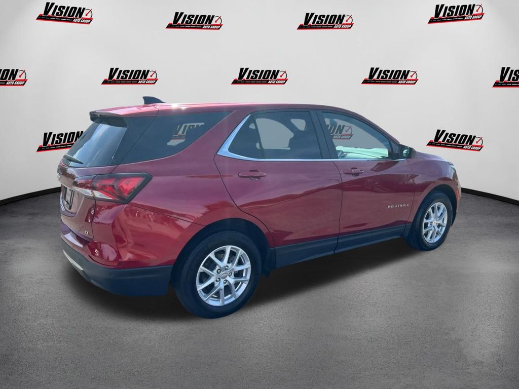 2024 Chevrolet Equinox LT photo 3