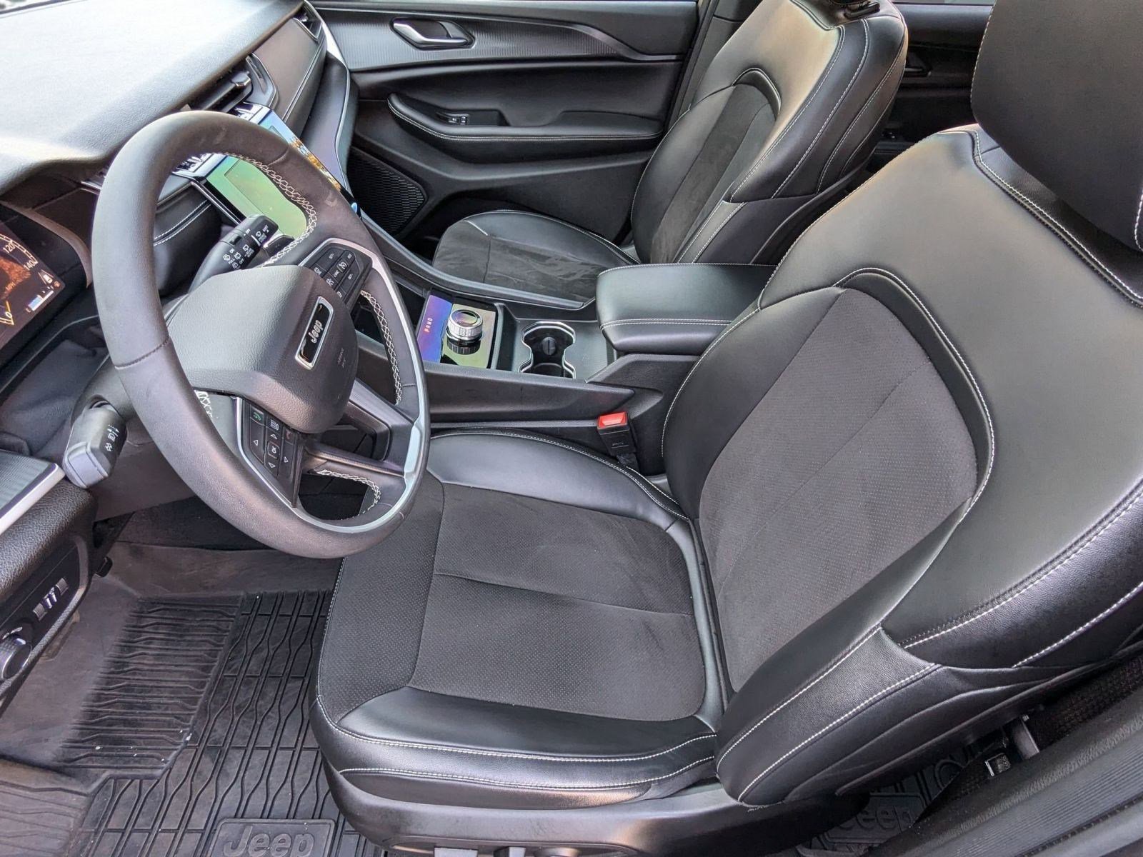 2023 Jeep Grand Cherokee Altitude photo 4