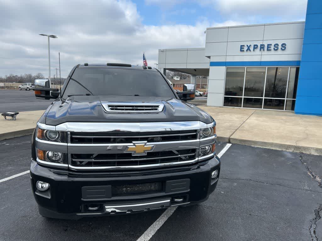 2019 Chevrolet Silverado 3500HD High Country photo 3