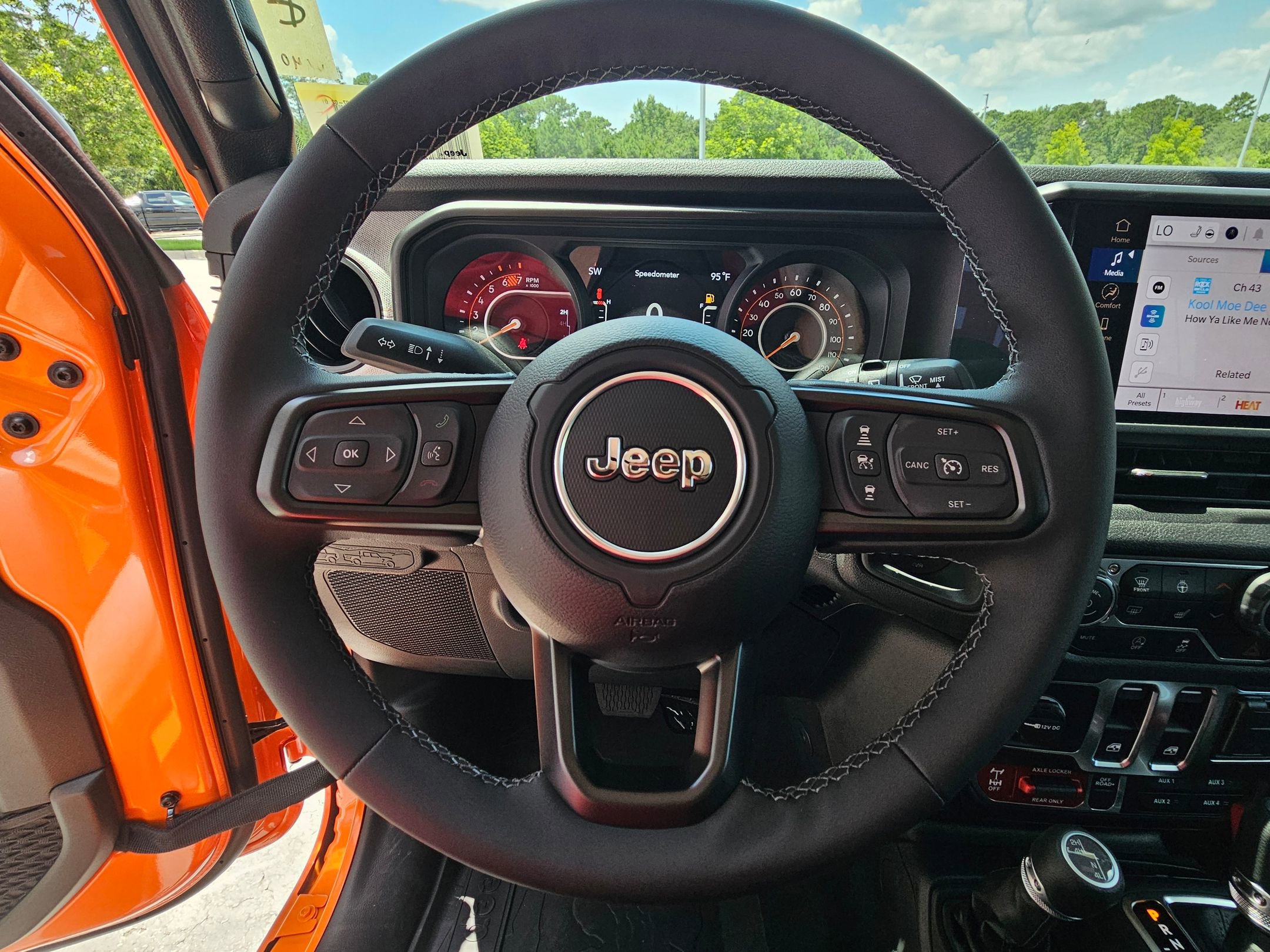 2025 Jeep Wrangler Willys photo 14