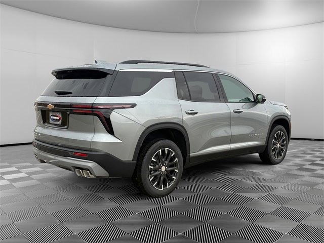 2026 Chevrolet Traverse L photo 2