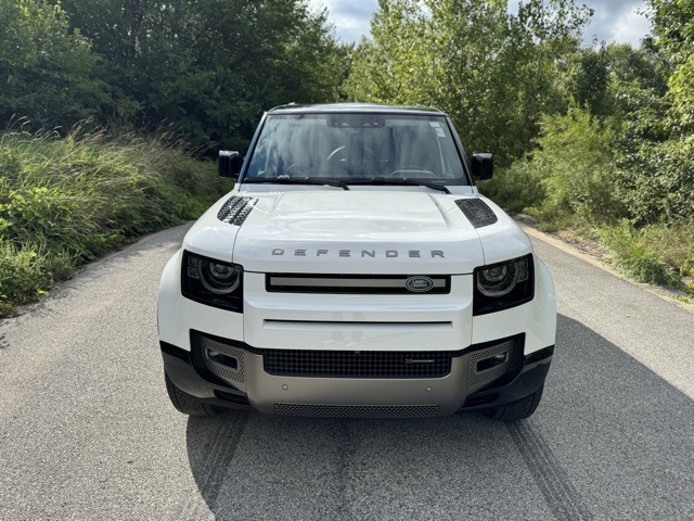2023 Land Rover Defender 110 X-Dynamic SE photo 5