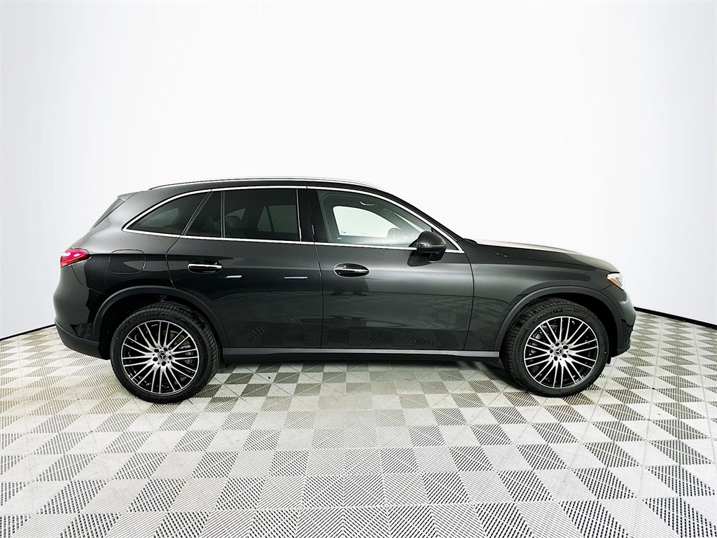 2026 Mercedes Benz GLC 300 photo 8