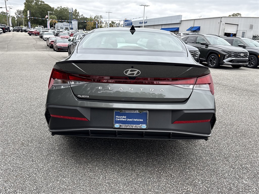 2025 Hyundai Elantra SEL Sport photo 4