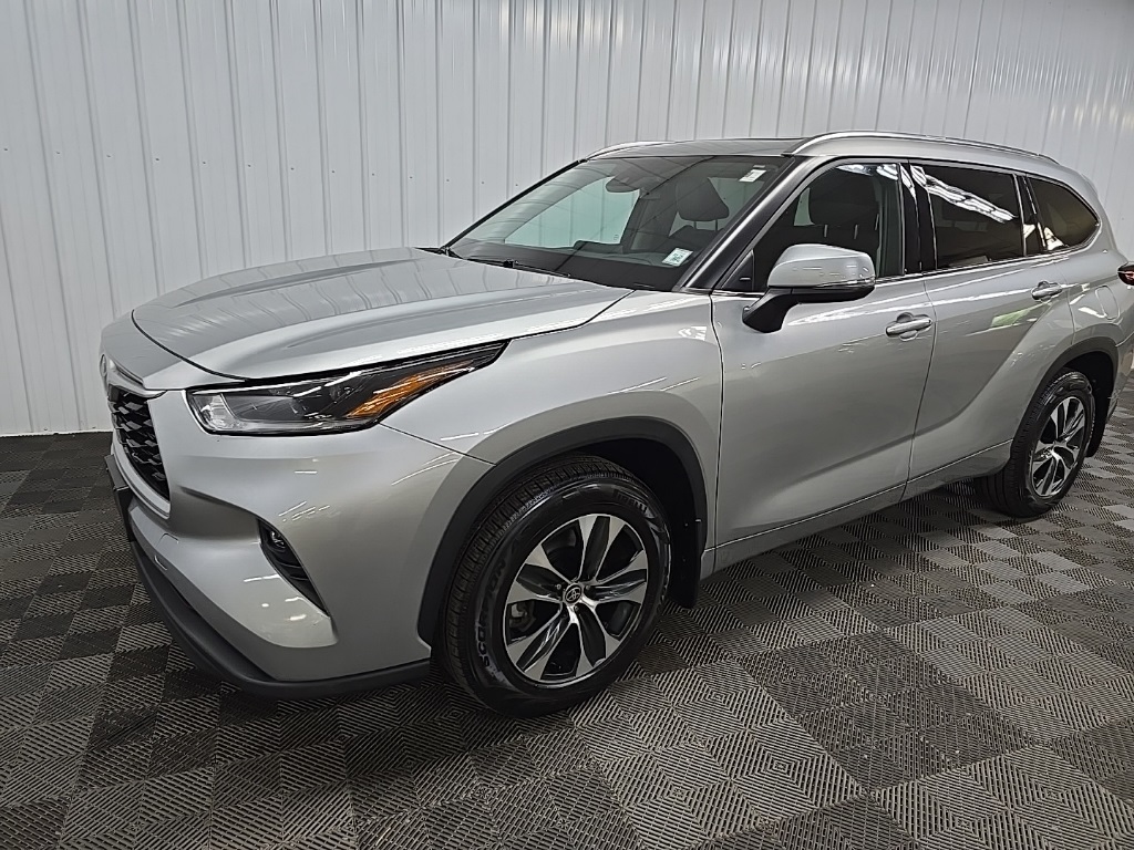 2021 Toyota Highlander XLE photo 7