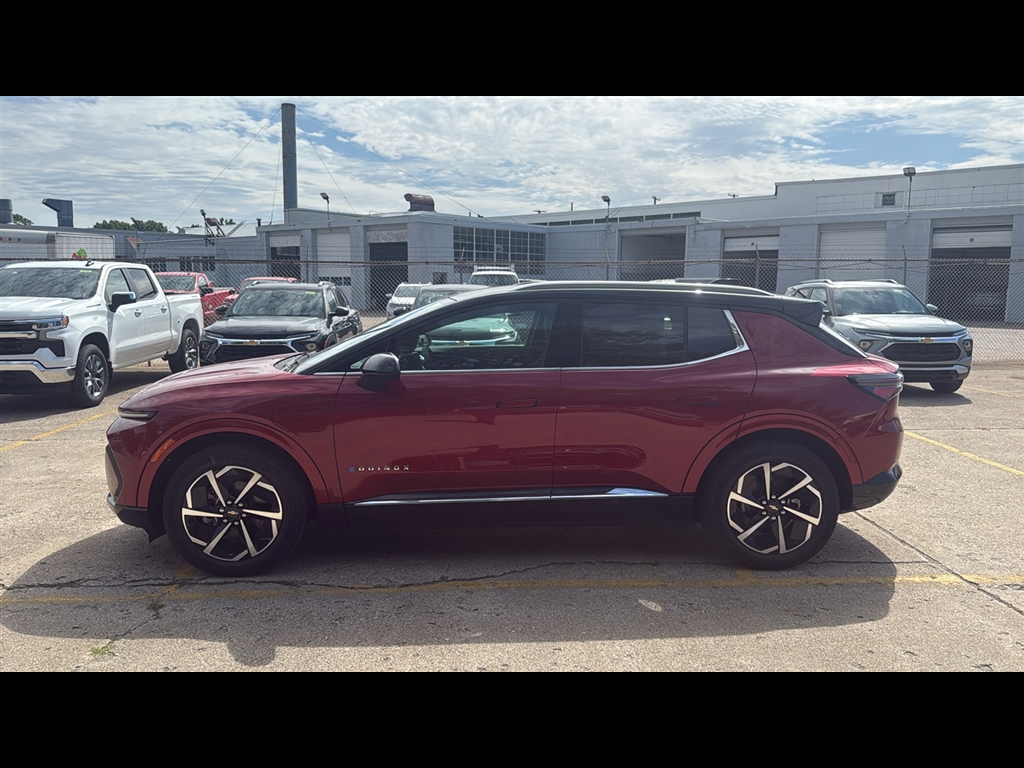 2025 Chevrolet Equinox EV 1LT photo 2
