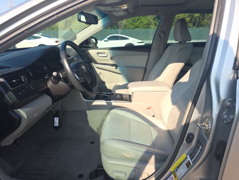 2017 Toyota Camry XLE photo 14