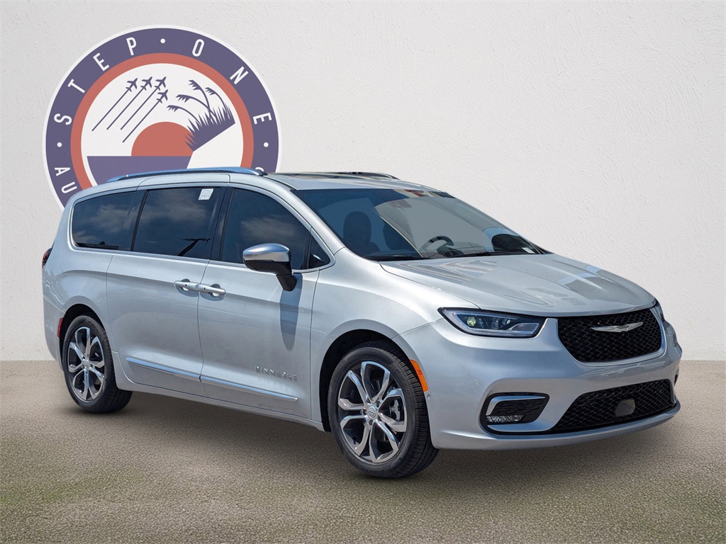 2026 Chrysler Pacifica Pinnacle photo 2