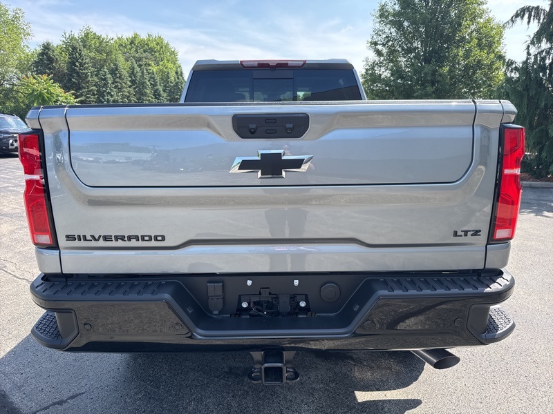 2025 Chevrolet Silverado 2500HD LTZ photo 4