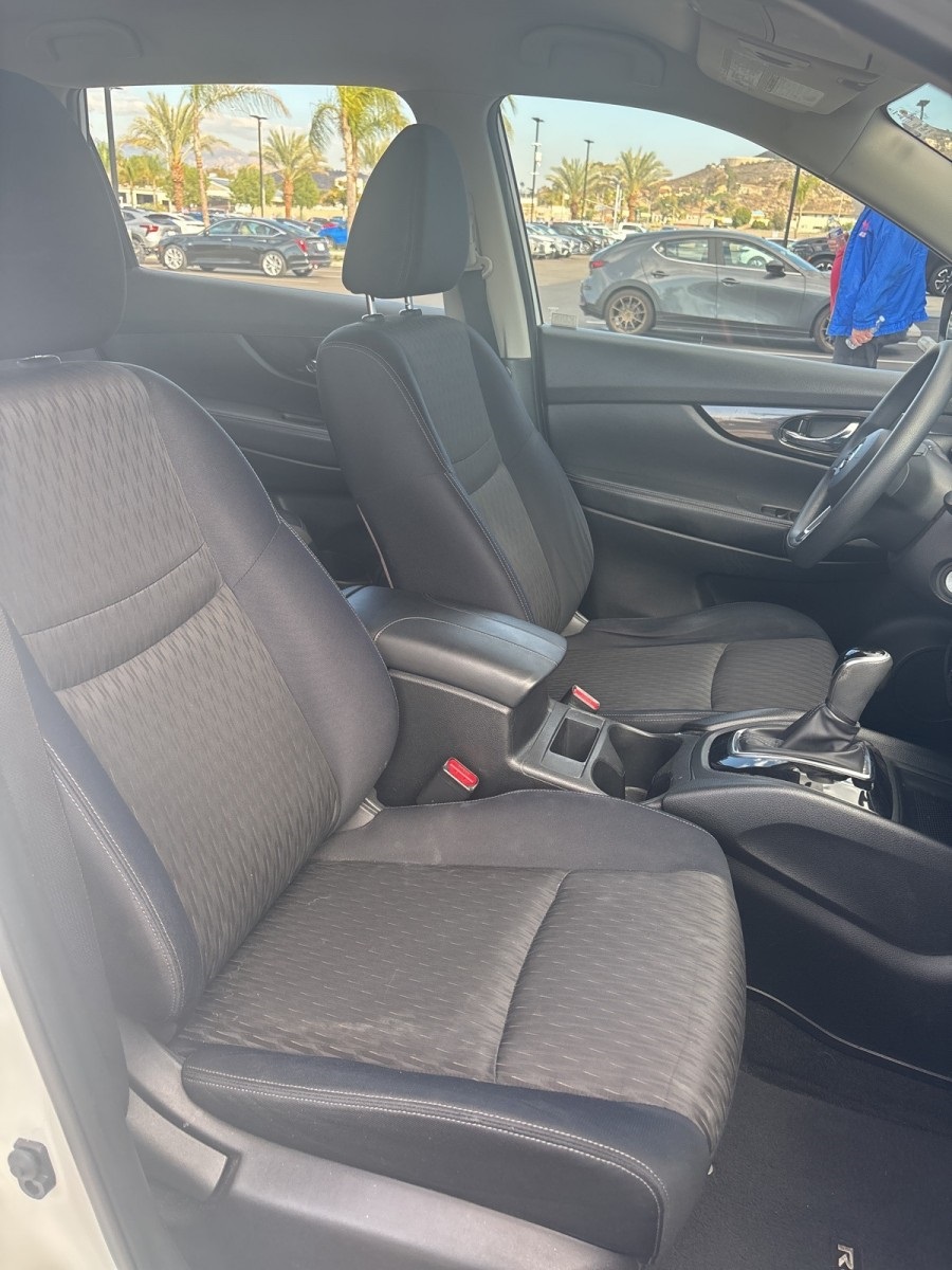 2017 Nissan Rogue S photo 4