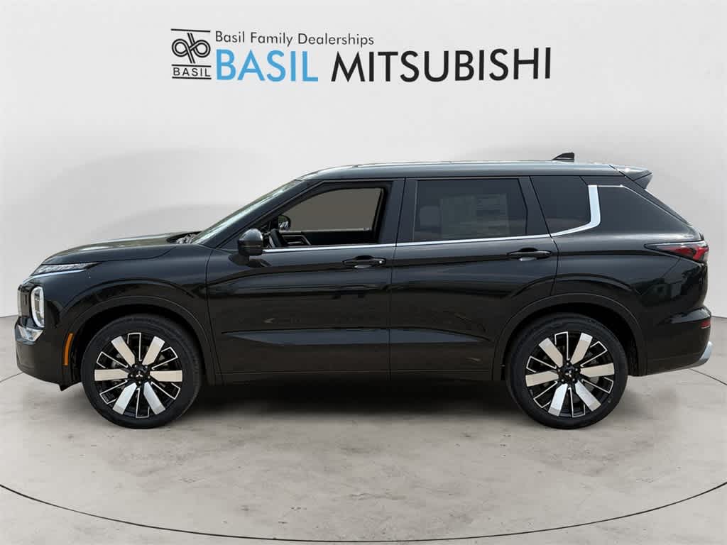 2025 Mitsubishi Outlander SE photo 2