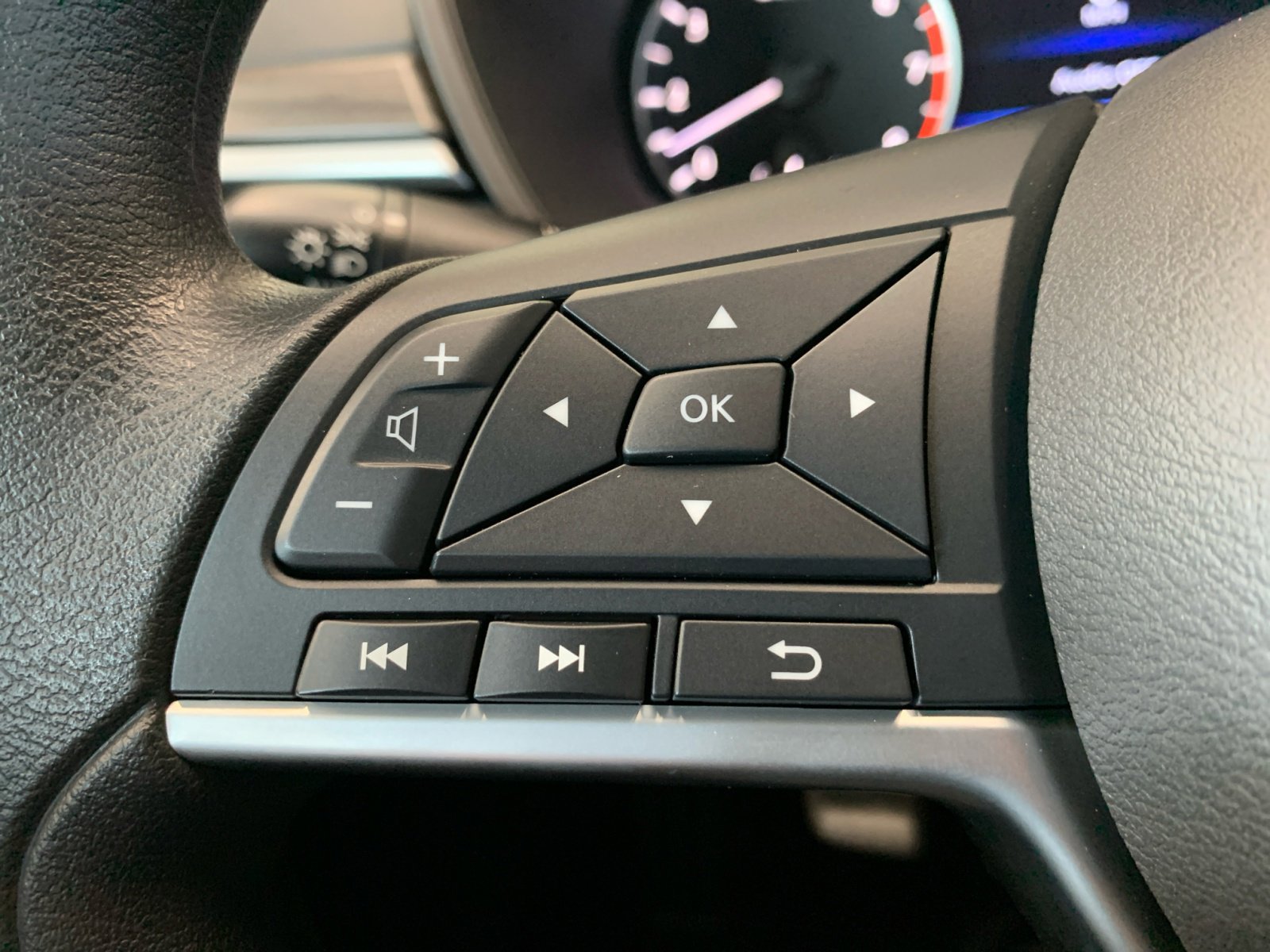 2025 Nissan Altima SV photo 15