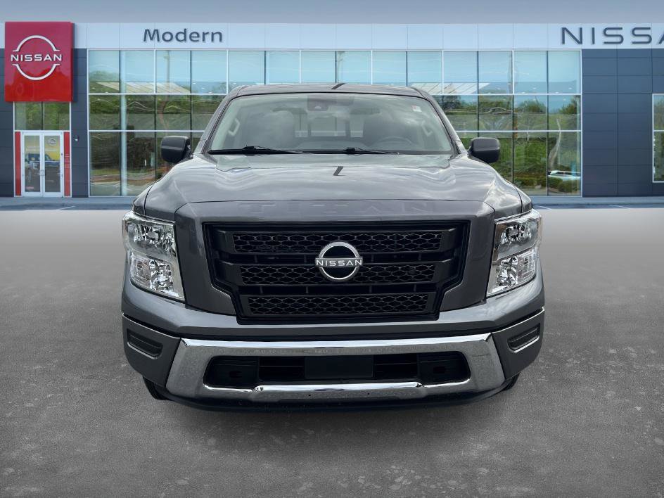 2024 Nissan Titan SV photo 2