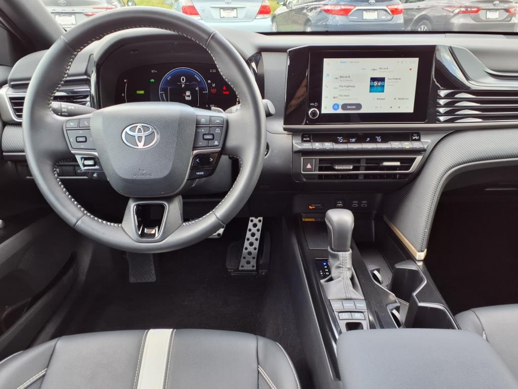 2025 Toyota Camry SE photo 12