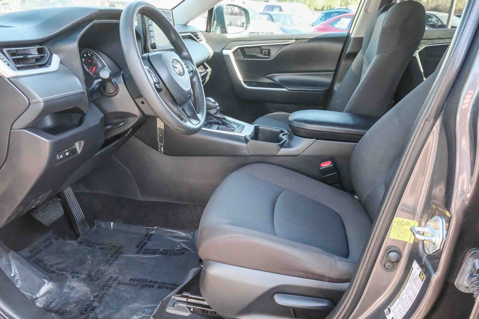 2022 Toyota RAV4 LE photo 19