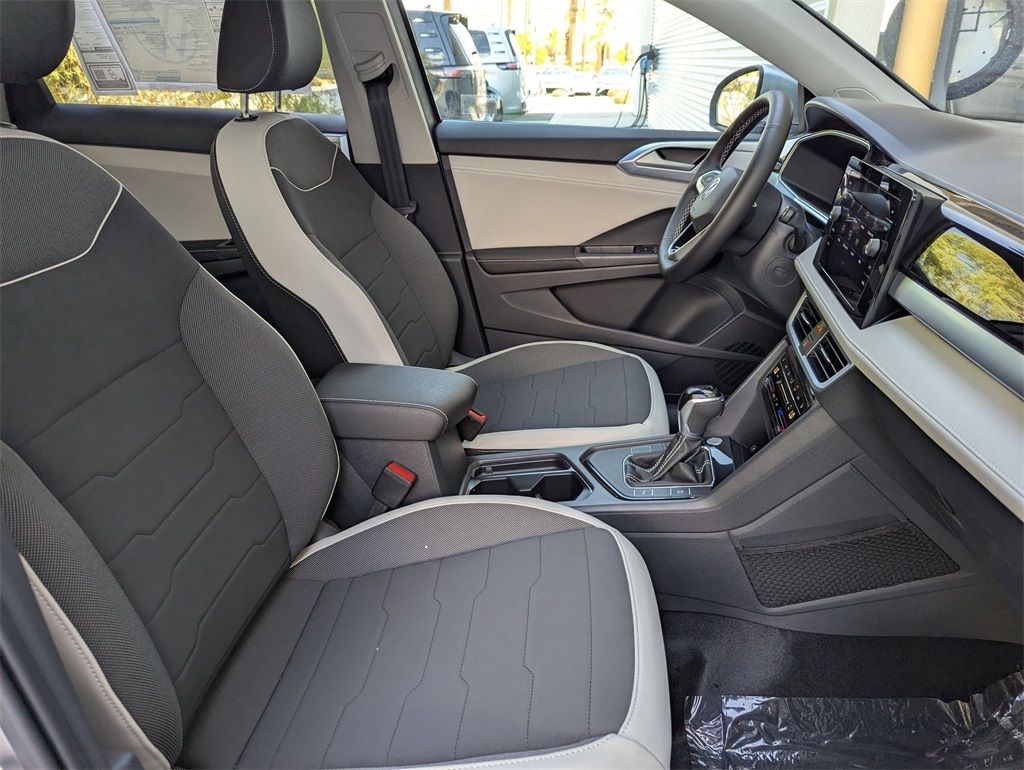 2025 Volkswagen Taos SE photo 21