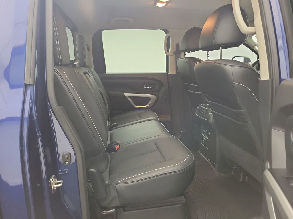 2017 Nissan Titan PRO-4X photo 23