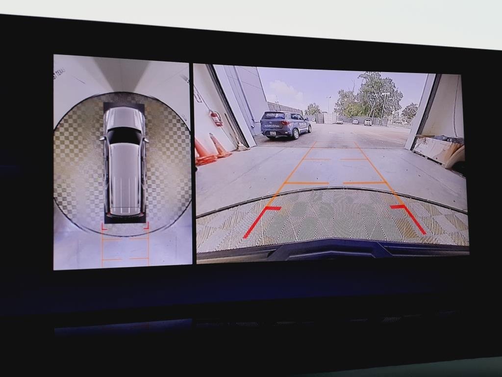 2025 Cadillac Escalade ESV Sport photo 4