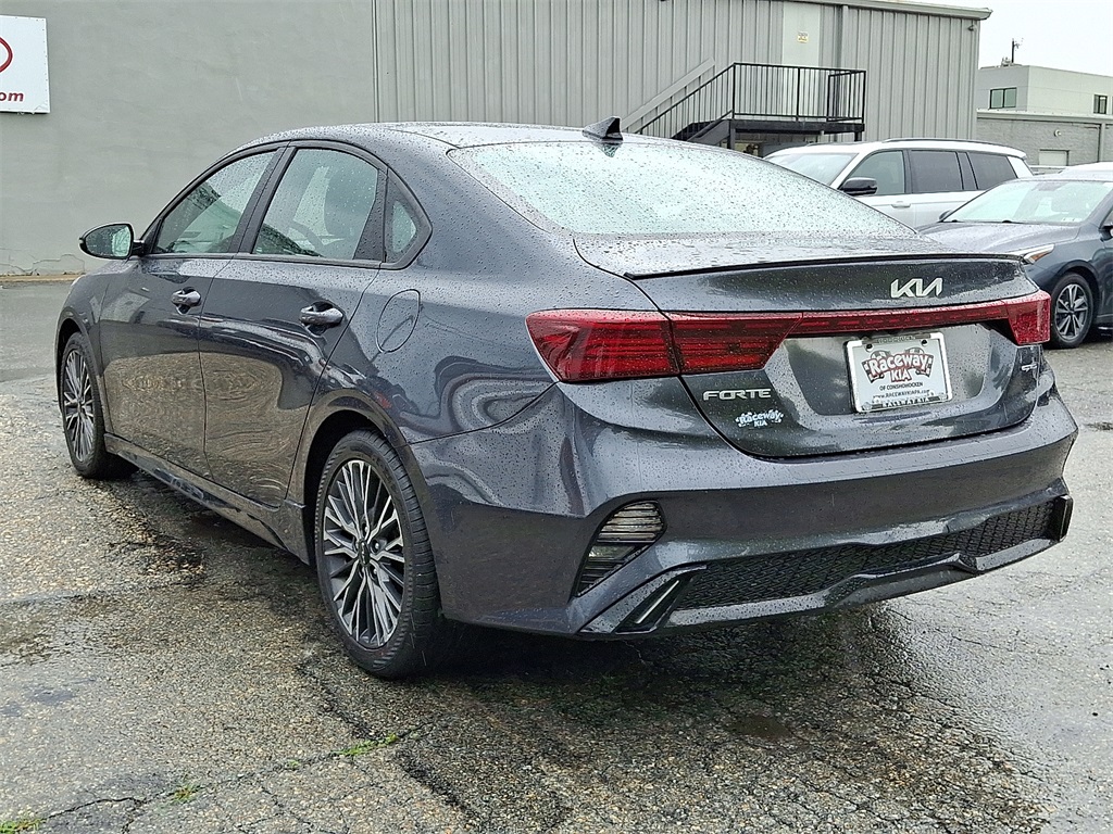 2022 Kia Forte GT-Line photo 4