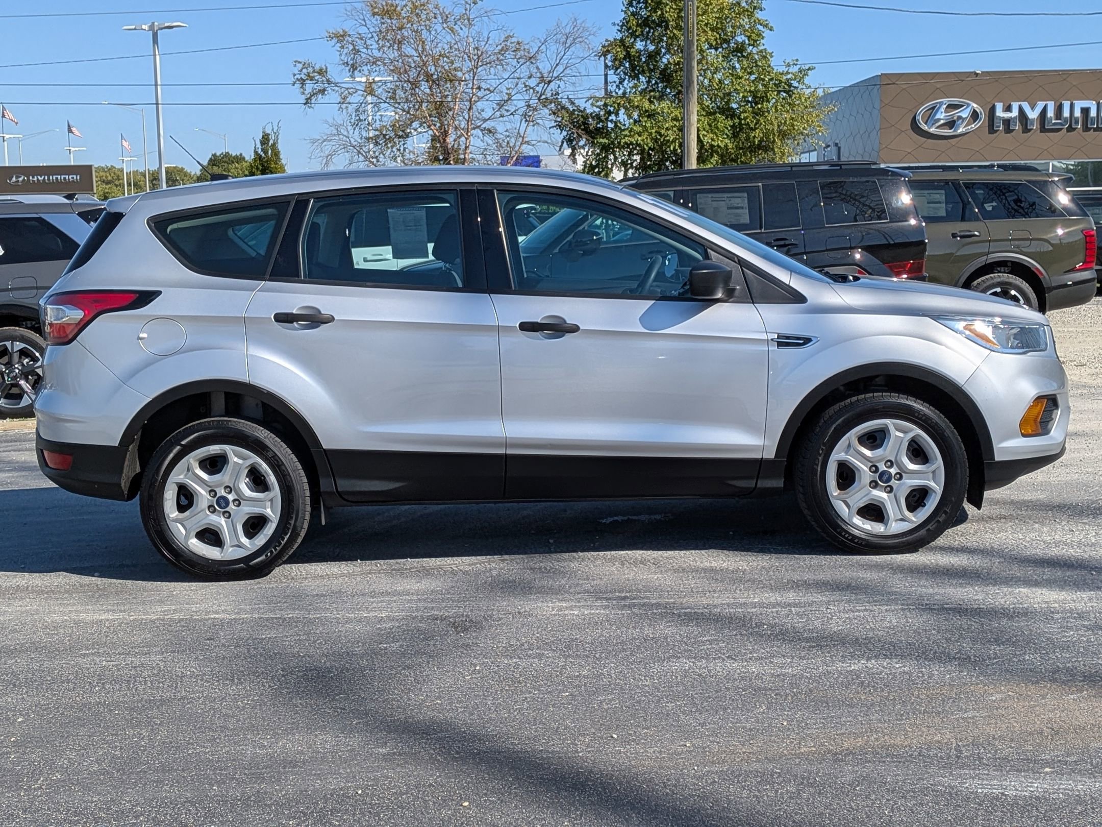 2017 Ford Escape S photo 2