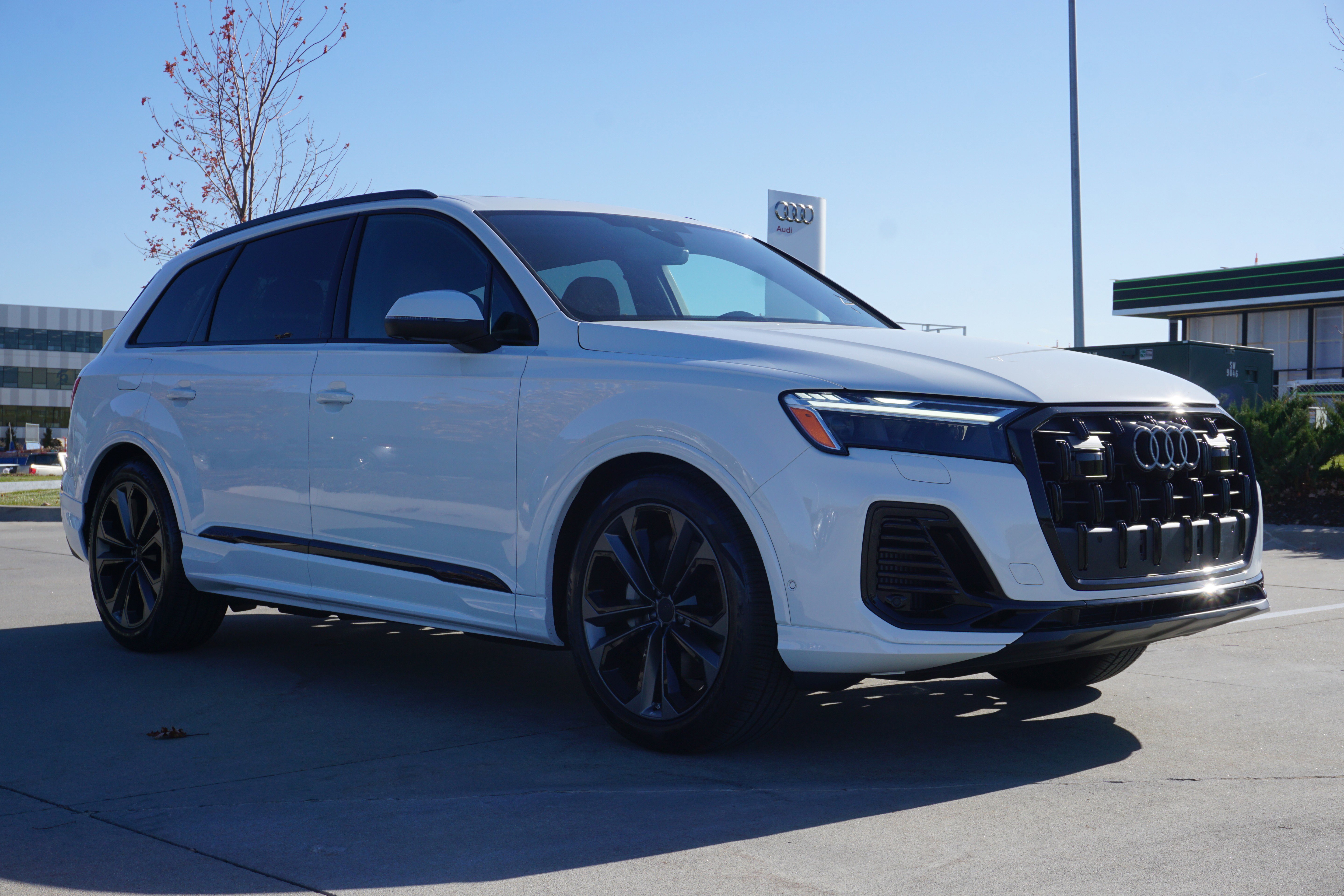 2026 Audi Q7 Premium Plus's photo