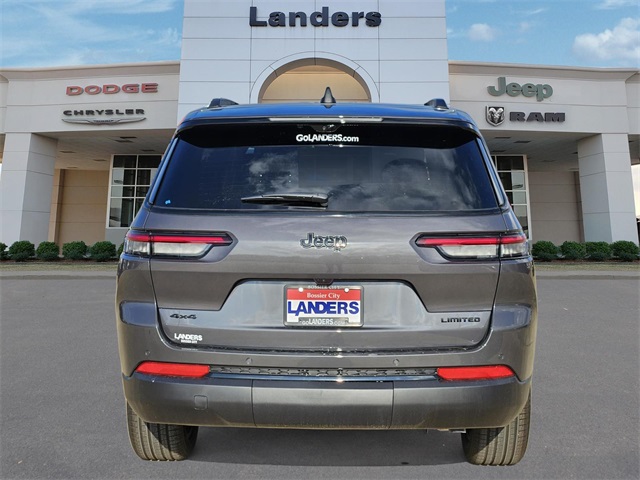 2025 Jeep Grand Cherokee Limited photo 3
