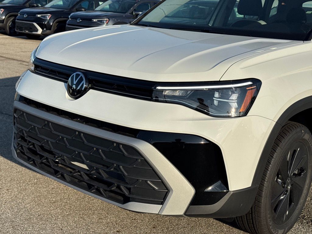 2025 Volkswagen Taos S photo 5