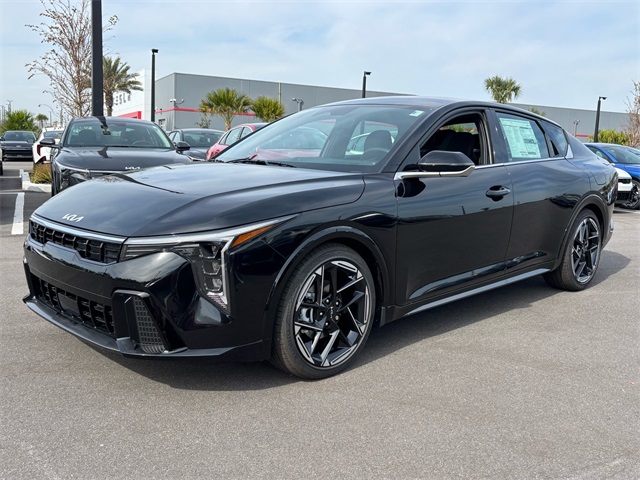 2025 Kia K4 GT-Line photo 3