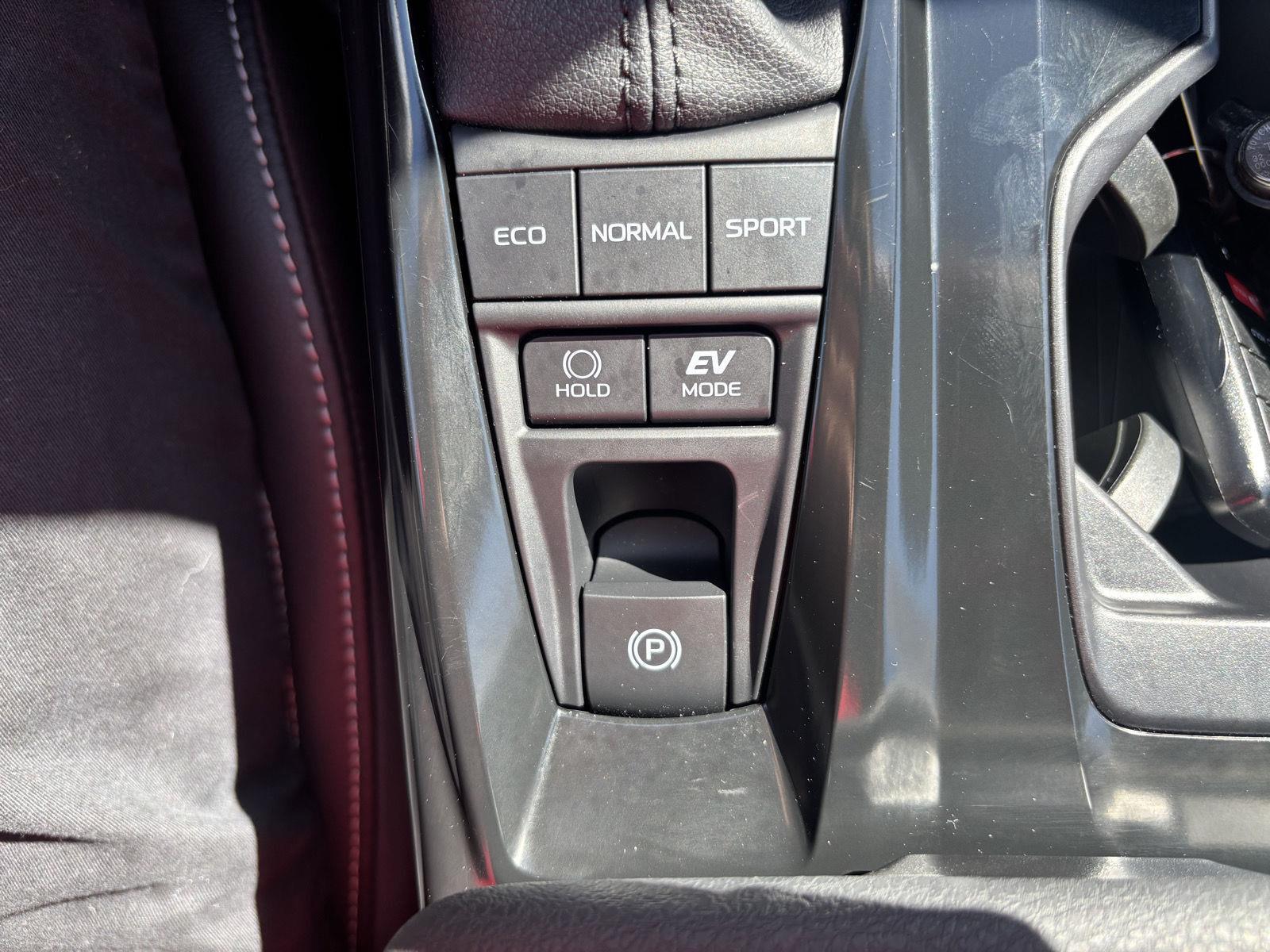 2025 Toyota Camry SE photo 28