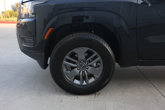 2025 Nissan Frontier King Cab SV photo 11