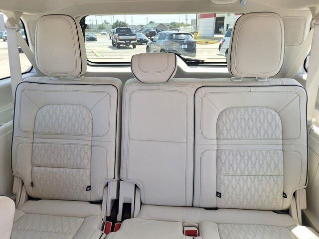 2020 Lincoln Navigator Black Label photo 24