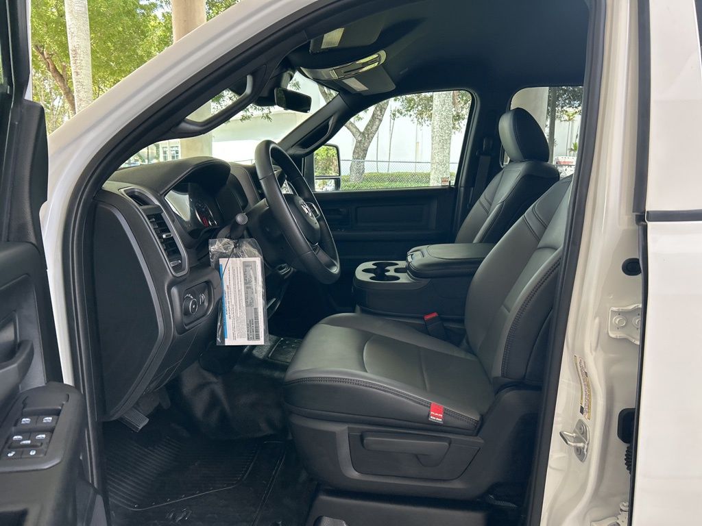 2025 Ram 3500 Tradesman photo 4