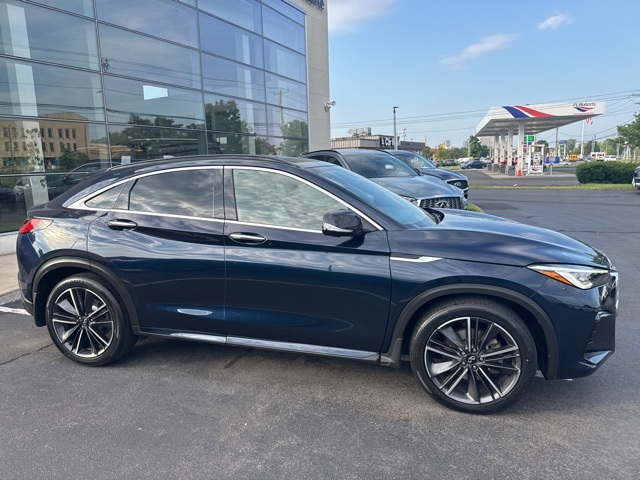 2022 Infiniti QX55 Essential photo 2