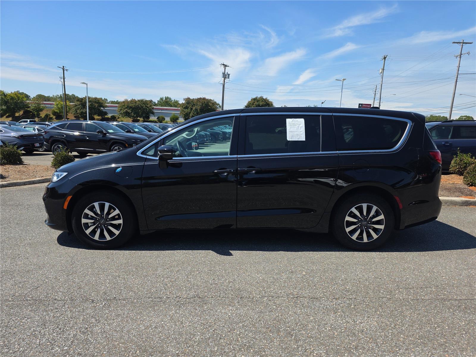 2024 Chrysler Pacifica Hybrid photo 8