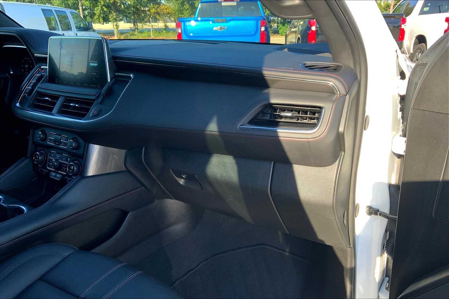 2024 Chevrolet Suburban RST photo 16