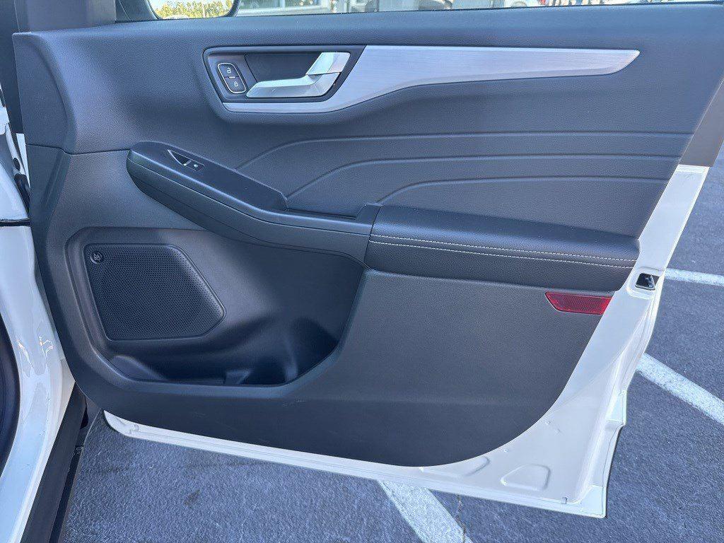 2025 Ford Escape Plug-In Hybrid photo 16
